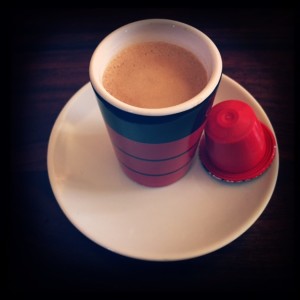 Decaffeinato Rosso Caffe capsule and cup