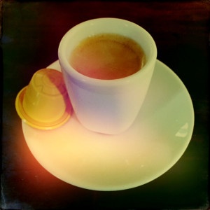 Vaniglia Rosso Caffe capsule and cup