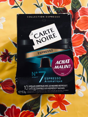 Carte Noire, Espresso Intense, Nespresso kompatibla aluminiumkapslar, 1  paket med 30 kaffekapslar, 100 % arabica, torkade frukter och  chokladanteckningar, intensitet 9/10, rik och varaktig smak : :  Livsmedel